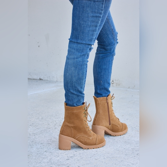 Forever Link Lace-Up Zipper Detail Block Heel Boots - Picture 5 of 7